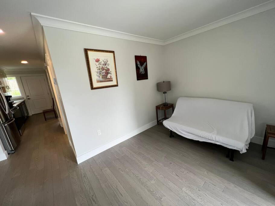 Brand New Constructed 1-Bedroom Townhouse ดันแคน ภายนอก รูปภาพ